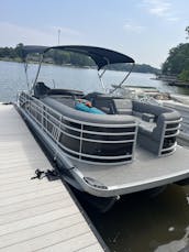 150HP Luxury 2023 Bennington Pontoon Boat on Lake Oconee