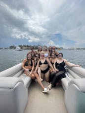 Beach Babe - Popular 25' Private Party Cruise in Fort Lauderdale - 12 Passengers