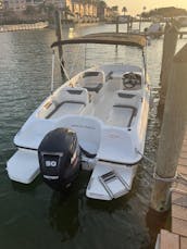 Clean and Easy to Drive Bayliner Deck Boat Party for up to 9