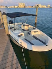 Clean and Easy to Drive Bayliner Deck Boat Party for up to 9