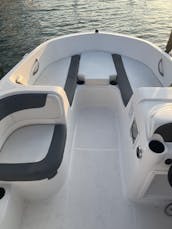 Clean and Easy to Drive Bayliner Deck Boat Party for up to 9