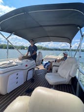 Suntracker Party Barge Pontoon on Lake Martin