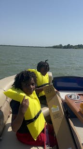 Massimo Pontoon Rental in Grand Prairie, Texas