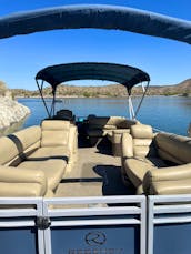 Available on Lake Pleasant! 20ft Sea Ray Sport Bowrider - Seats 8!