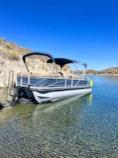 Available on Lake Pleasant! 20ft Sea Ray Sport Bowrider - Seats 8!