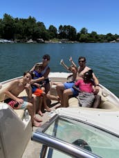 Lake Norman-Sea Ray Sundeck de 24 pieds avec capitaine à Cornelius, en Caroline du Nord