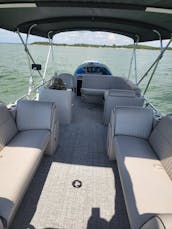 Qwest 822 Lani Pontoon for Rent at Lake Bridgeport & Lake Ray Roberts