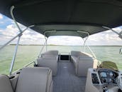 Qwest 822 Lani Pontoon for Rent at Lake Bridgeport & Lake Ray Roberts