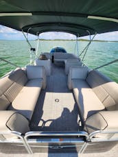 Qwest 822 Lani Pontoon for Rent in Lake Ray Roberts State Park Isle du Bois, Texas