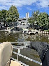 26ft Suntracker Pontoon available on Milwaukee River