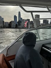 Extraño yate a motor Axopar 24TT de 26 pies para aventuras en la bahía de San Francisco