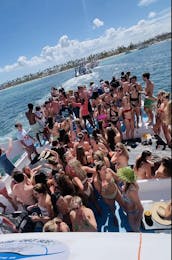 Escapada de la Hora Dorada en Punta Cana a bordo de un megayate de 63 pies