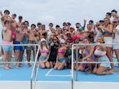 Escapada de la Hora Dorada en Punta Cana a bordo de un megayate de 63 pies