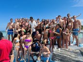 Escapada de la Hora Dorada en Punta Cana a bordo de un megayate de 63 pies