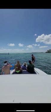 1 Hour free - Yacht and jetski in Miami: Sea Ray Sundancer 50ft