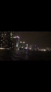 ¡Navegue cómodamente con un espacioso yate Sea Ray de 45 pies en Miami!