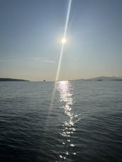 Pontón de lujo sobre el agua para 8 personas para una fiesta de barbacoa en False Creek de Vancouver