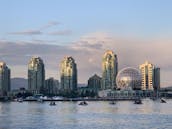 Pontón de lujo sobre el agua para 8 personas para una fiesta de barbacoa en False Creek de Vancouver