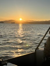 Pontón de lujo sobre el agua para 8 personas para una fiesta de barbacoa en False Creek de Vancouver