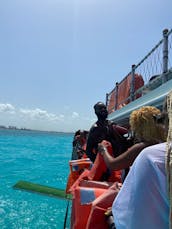 Crucero en catamarán de 85 pies con bebidas, comida y tobogán acuático en Cancún, México