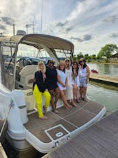 35FT Four Winns Yacht for charter cruises in Lake Ontario - Oakville to Niagara 