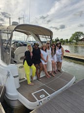 Yacht Four Winns de 35 pieds pour des croisières charter sur le lac Ontario (3 heures minimum)