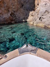 Excursion en bateau privé autour de l'île de Capri avec un gozzo classique