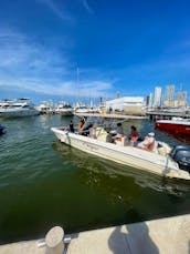 Rent a 30 ft. boat for 10 people in Cartagena