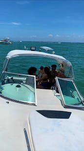 🍾🎉🥃 33ft Monterey Cruiser Motor Yacht Rental in Miami, Florida for 12 People!