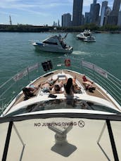 Charter capitaneado en un lujoso yate a motor Martini Sea Ray de 60 pies en Chicago