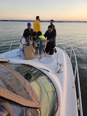 Yacht Four Winns de 35 pieds pour des croisières charter sur le lac Ontario (3 heures minimum)