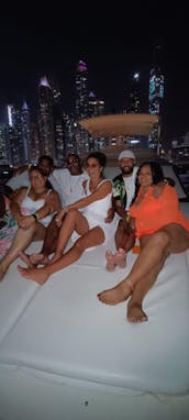 Lujoso yate italiano Azimut con moto acuática GRATUITA para viajes selectos desde Dubai Marina