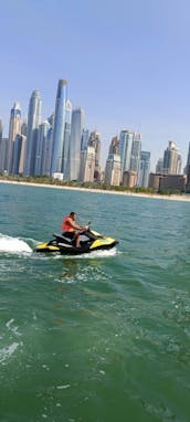 Lujoso yate italiano Azimut con moto acuática GRATUITA para viajes selectos desde Dubai Marina