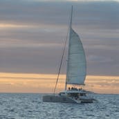 O maior e mais luxuoso catamarã à vela da ilha de Oahu