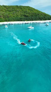 ISLA PICACOS Y PALOMINO. BARCO BLANCO GRADY DE 30 PIES