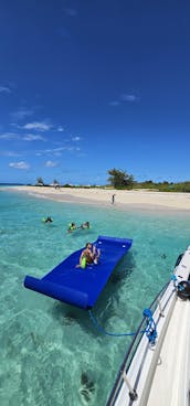 ISLA PICACOS Y PALOMINO. BARCO BLANCO GRADY DE 30 PIES