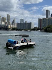 ¡Divertida aventura en bote en Aventura! ¡Alquile nuestro barco Bayliner de 16 pies para 6 personas!