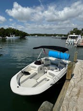 Bayliner Element E16 para sua aventura de barco em Miami Beach! ⛵️