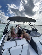 Belo barco Sundeck de 26 pés em Miami