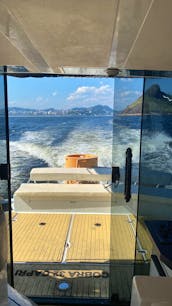 Book the 32ft Capri to experience an exclusive tour around Rio de Janeiro coast!