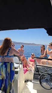 Boat rental on Lake Mead near Las Vegas! You party and let me do the driving! 