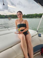 Luxury PONTOON RENTALS!! CHECK OUT THE PHOTOS! BOOK WITH US Little Elm Beach