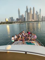 Lujoso yate de 80 pies para 40 huéspedes en Dubai Marina: ¡disfrute del mejor precio! 