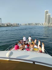 Lujoso yate de 80 pies para 40 huéspedes en Dubai Marina: ¡disfrute del mejor precio! 