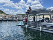 Harris Crowne 270 Pontoon Boat **Lake Travis Only**