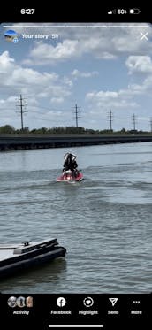 Corredores de olas en el lago Ray Hubbard 