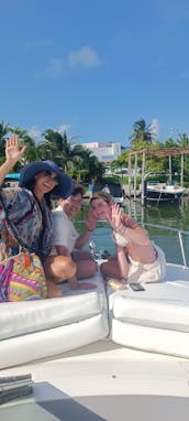 Bonito yate Sea Ray Sundancer de 32 pies en Cancún 