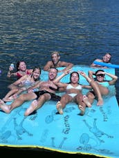 BENTLEY PARTY PONTOON BOAT 25 ft+Captain [Party, Swim, Fish ] Lake Travis