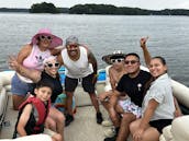 Barco de fiesta en pontones 2022 en el lago Norman