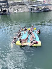 BENTLEY PARTY PONTOON BOAT 25 ft+Captain [Party, Swim, Fish ] Lake Travis